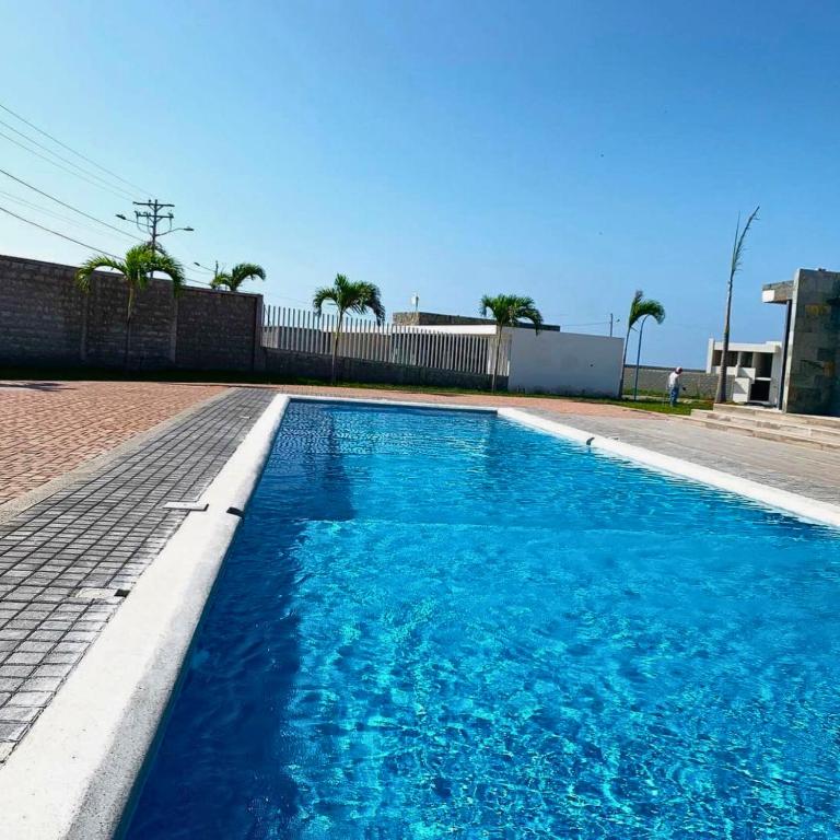 Casa Familiar a Pasos del Mar Playa y Felicidad - Three-Bedroom House - 5