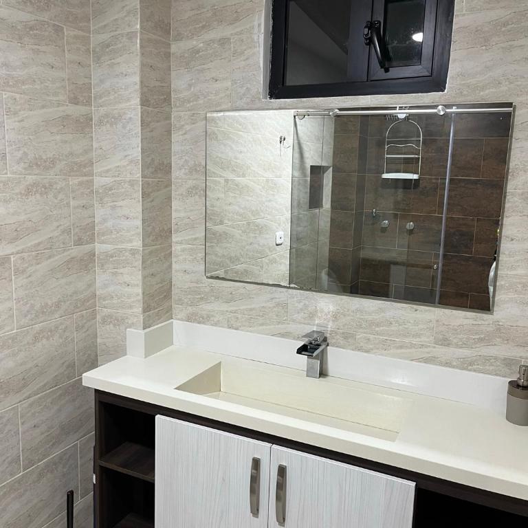 Ubicación Perfecta en Laureles y Confort Total - Three-Bedroom Apartment - 3