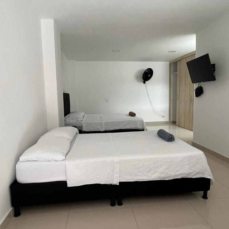 Ubicación Perfecta en Laureles y Confort Total - Three-Bedroom Apartment - 2