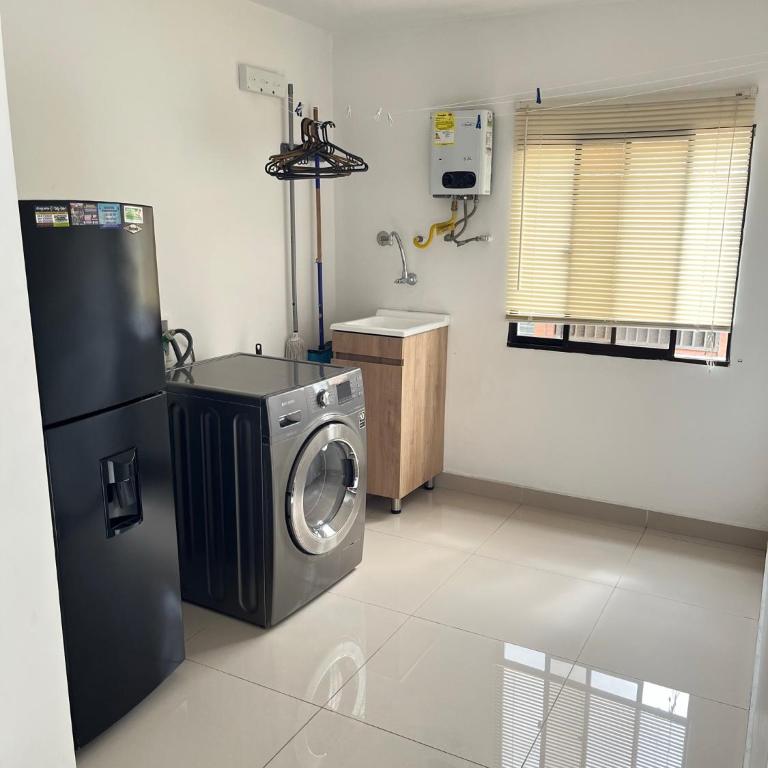 Ubicación Perfecta en Laureles y Confort Total - Three-Bedroom Apartment - 18