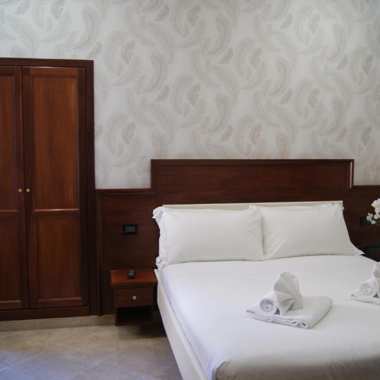 Glam Luxury Rome - Camera Matrimoniale Deluxe - 3