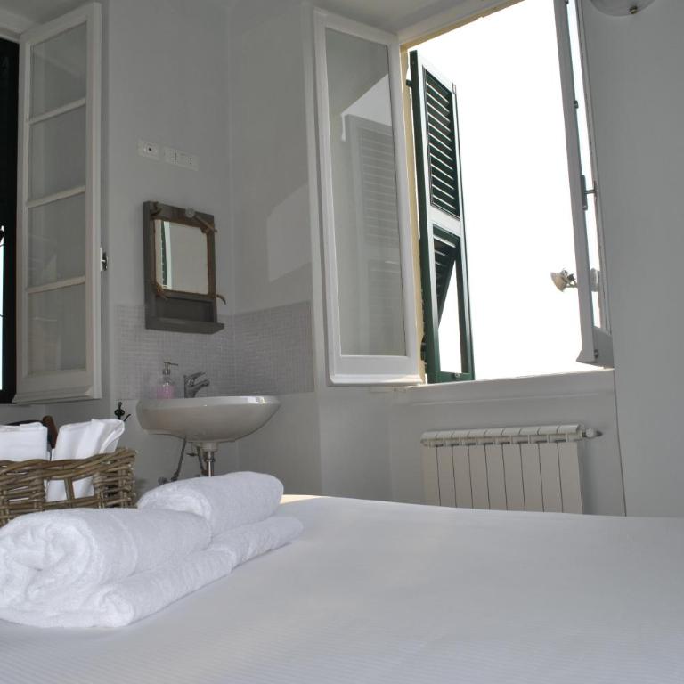 Al Piccolo Scoglio - Room & Breakfast - Camera Matrimoniale con Bagno Privato Esterno - 4