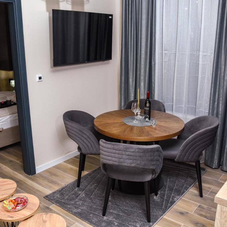 SkyLux Montana - One-Bedroom Apartment - 10