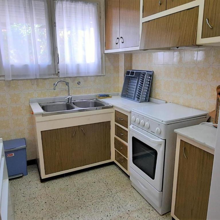 Apartamento Familiar Cerca de la Playa en Llançà con Aparcamiento y Mascotas Permitidas - ES-170-2 - Apartamento - 4
