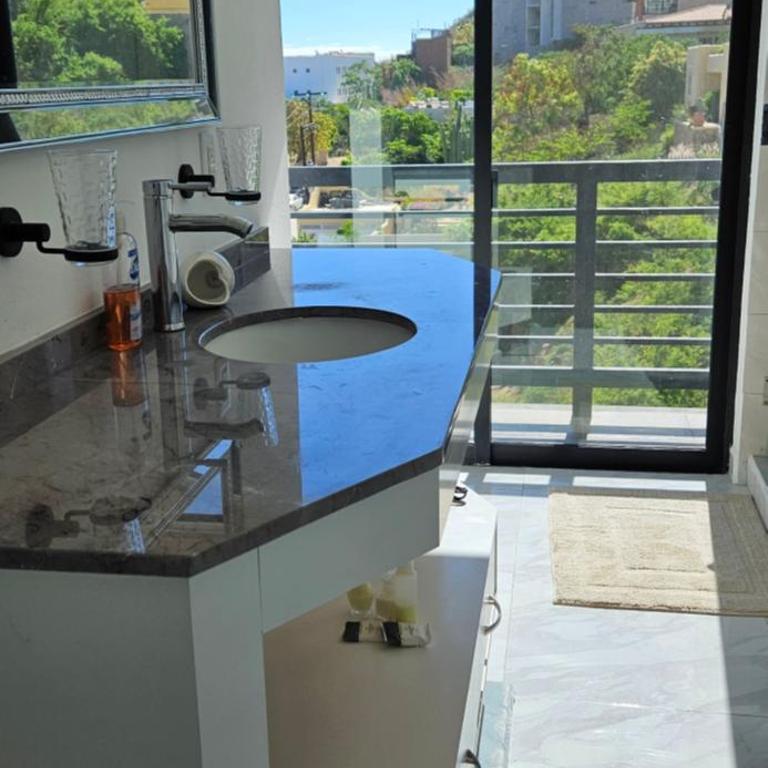 Elegant Condo in an Upscale Building - Apartamento con balcón - 16