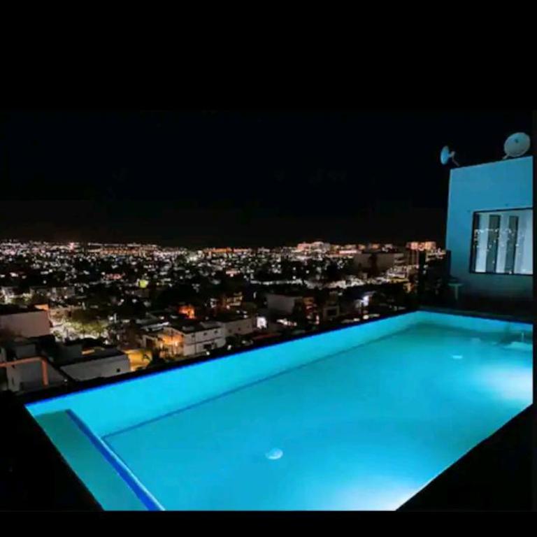 Elegant Condo in an Upscale Building - Apartamento con balcón - 1