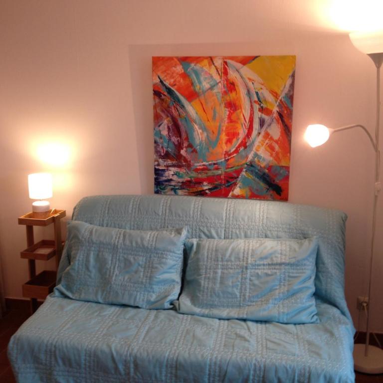 Au calme dans hameau fleuri joli Studio 3 pers piscine parking wi-fi - Studio - Vue sur Piscine - 2