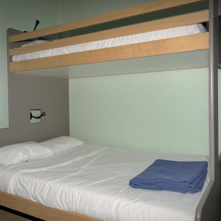 Auberge de Jeunesse HI Marseille Bois-Luzy - Triple Family Room – Shared Bathroom - 3