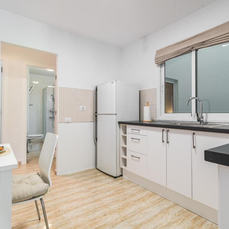 Home2Book Coastal Breeze Apartments Las Canteras - Three-Bedroom Apartment - 12