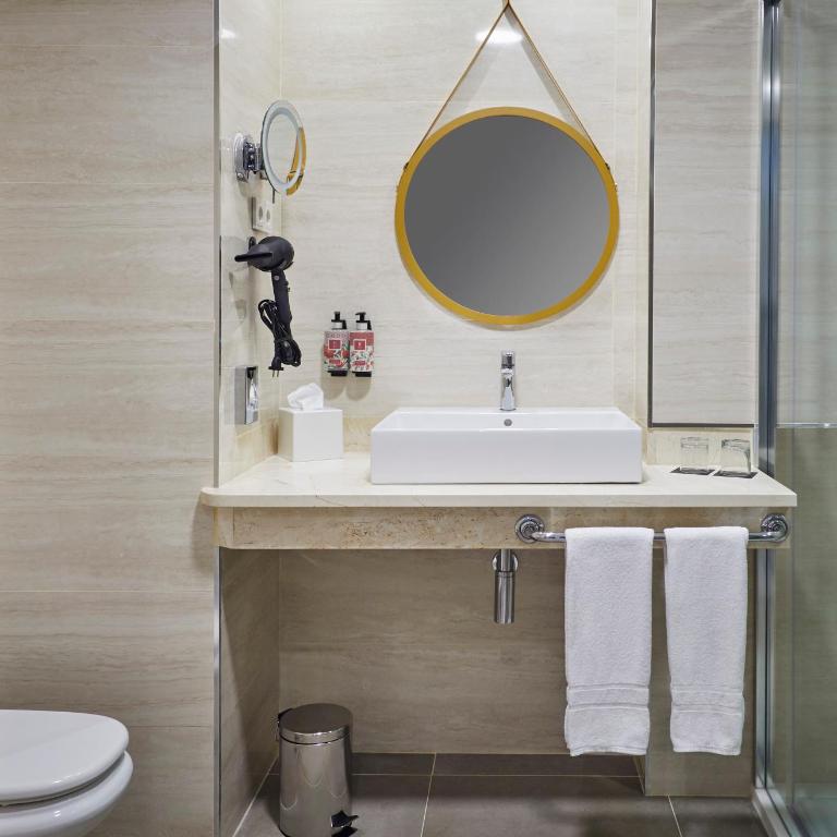 Hesperia Sevilla - Suite - 8