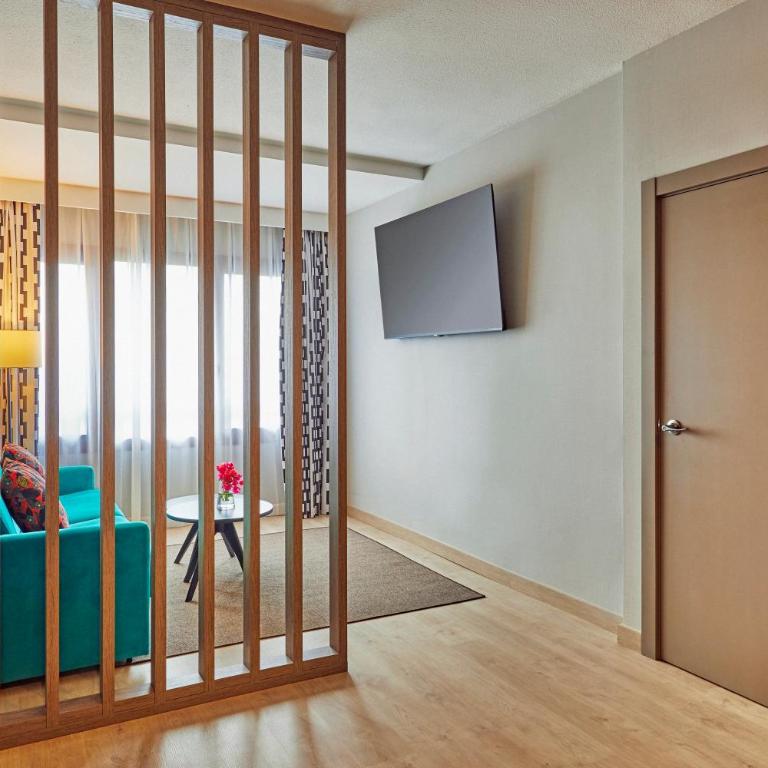 Hesperia Sevilla - Suite - 3