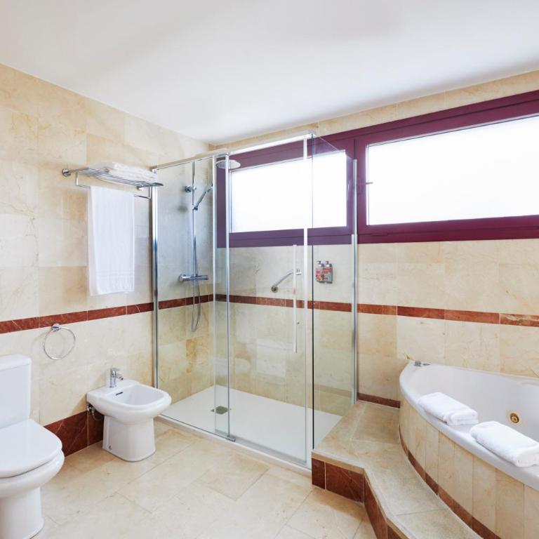 Hesperia Sevilla - Suite Grand - 3