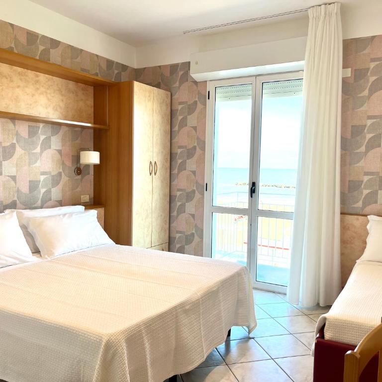 Hotel Acquario - Camera Tripla con Vista Mare - 12