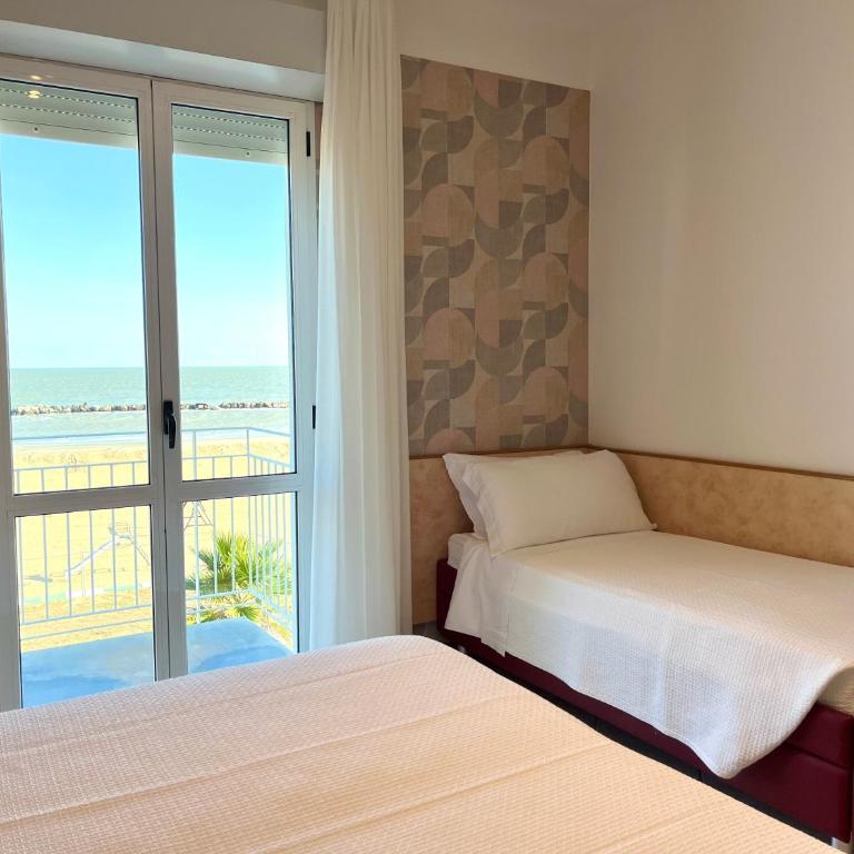 Hotel Acquario - Camera Tripla con Vista Mare - 14