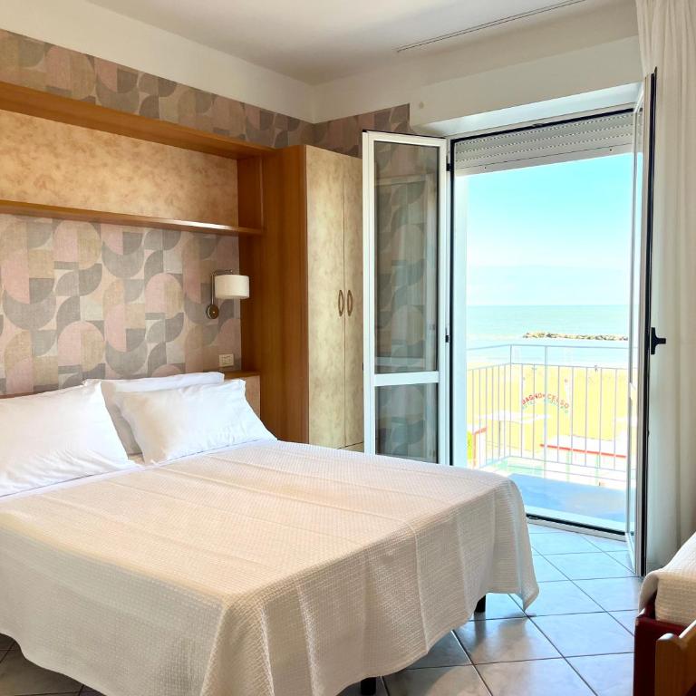 Hotel Acquario - Camera Tripla con Vista Mare - 9