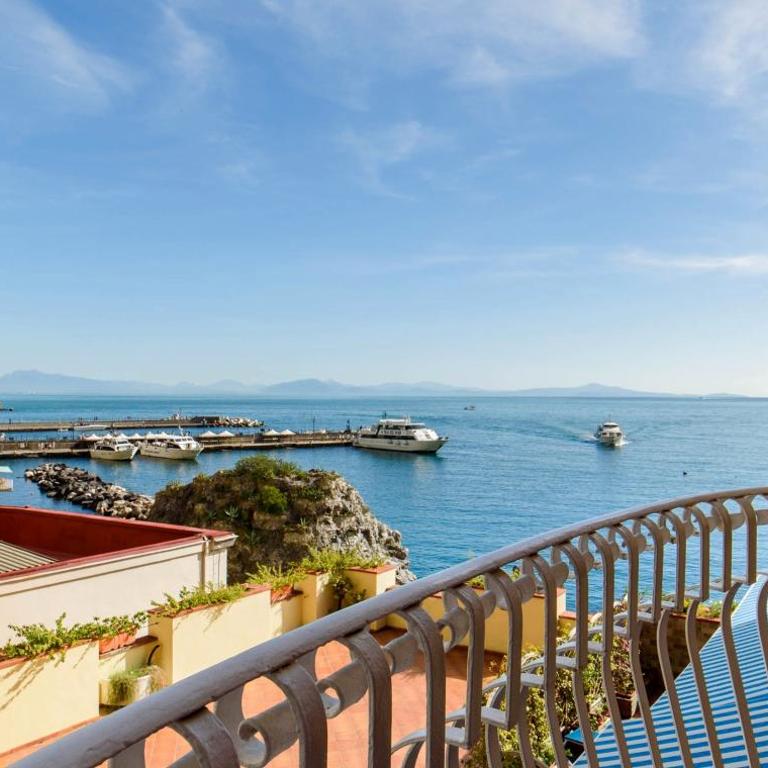 Hotel La Bussola - Camera Matrimoniale/Doppia con Letti Singoli con Vista Mare Parziale - 10
