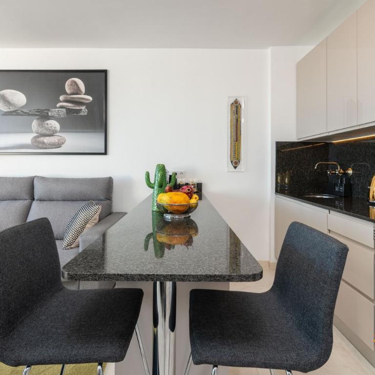 Mountain & Ocean Oasis - One-Bedroom Apartment - 5