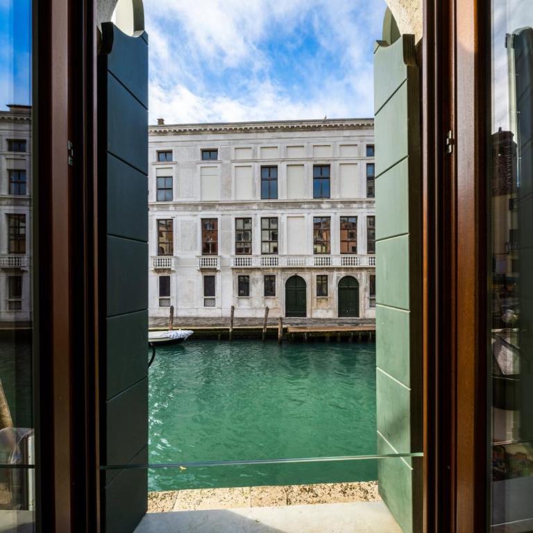 Leone Hotel - Camera Matrimoniale Superior con Vista Canale - 12