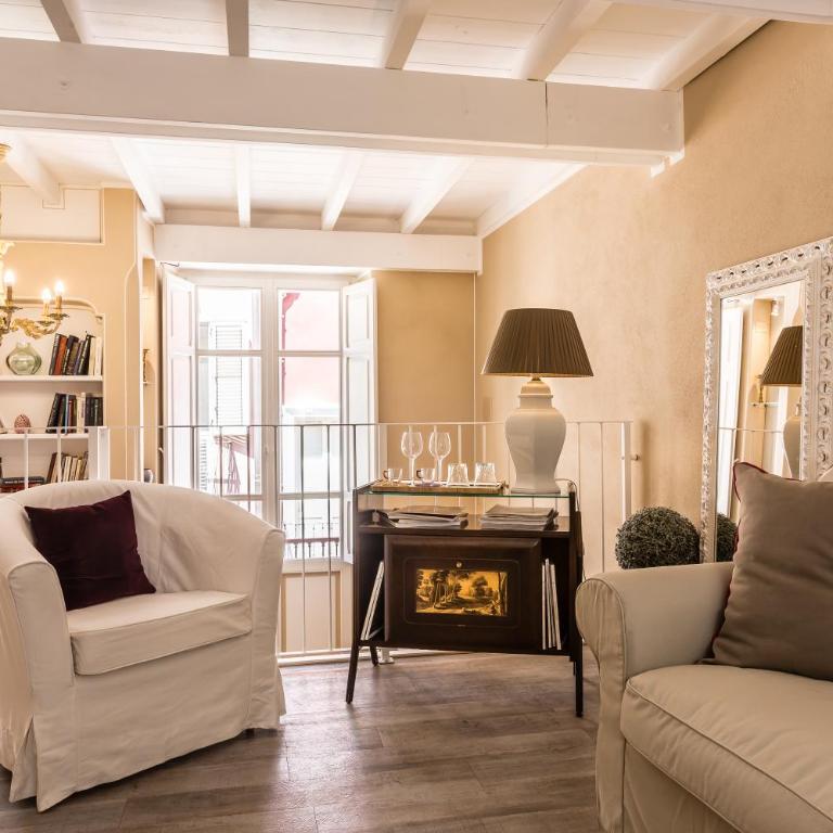 Palazzo Dessy Historic House - Suite with Balcony - Split Level - 23