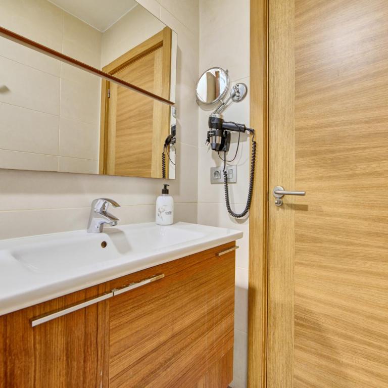 Apartamento Merindades By Clabao - Three-Bedroom Apartment - 25