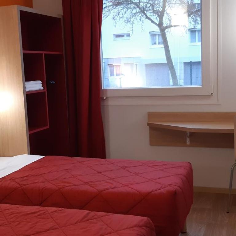 Premiere Classe Reims Nord - Bétheny - Standard Plus Room - 4 Single Beds - 9