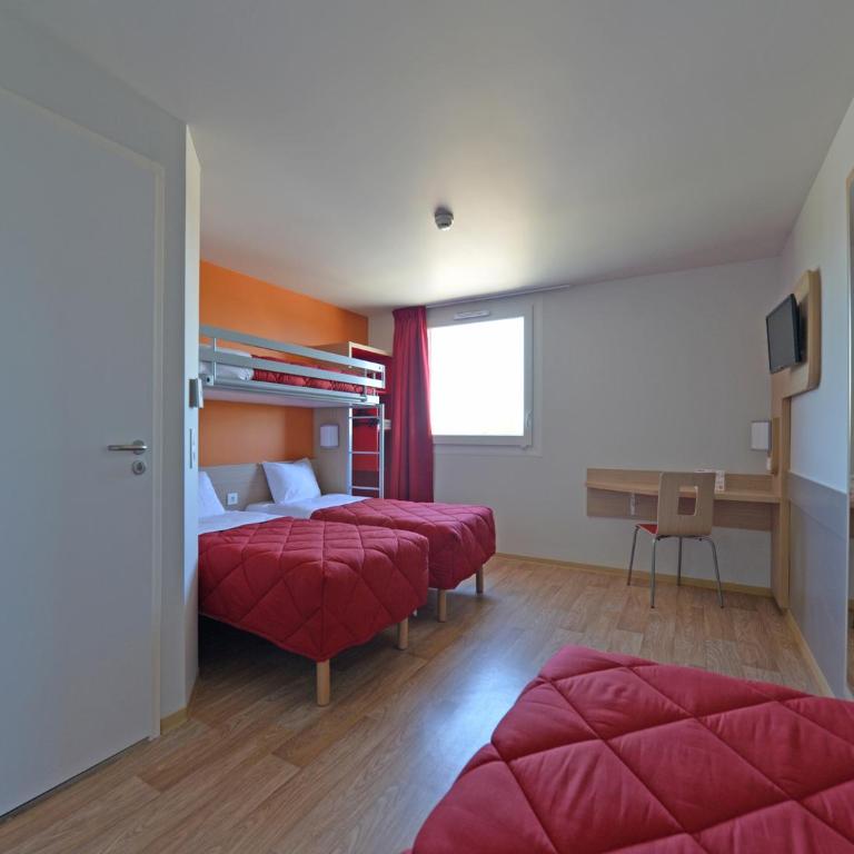Premiere Classe Reims Nord - Bétheny - Chambre Quadruple Standard avec 4 Lits Simples - 7