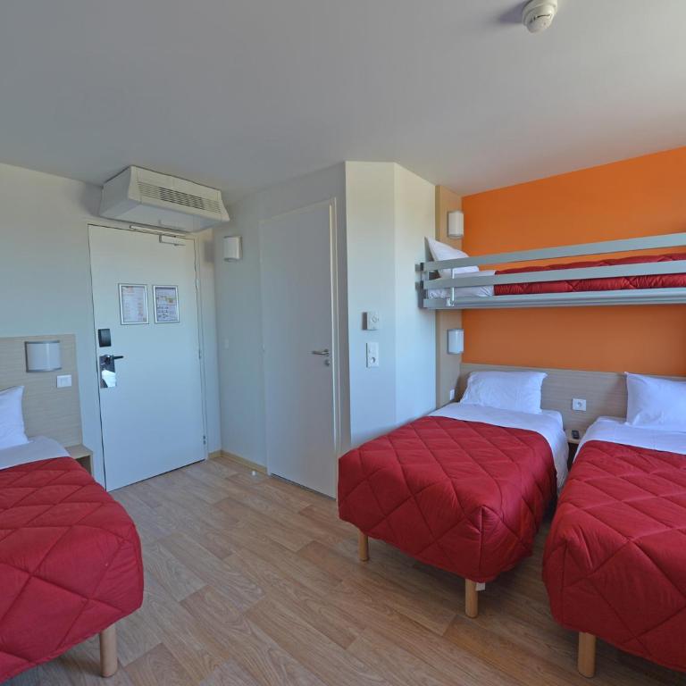 Premiere Classe Reims Nord - Bétheny - Chambre Quadruple Standard avec 4 Lits Simples - 8