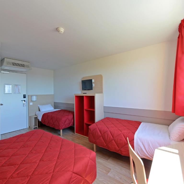 Premiere Classe Reims Nord - Bétheny - Chambre Familiale Standard avec Lit Double et 3 Lits Simples - 6