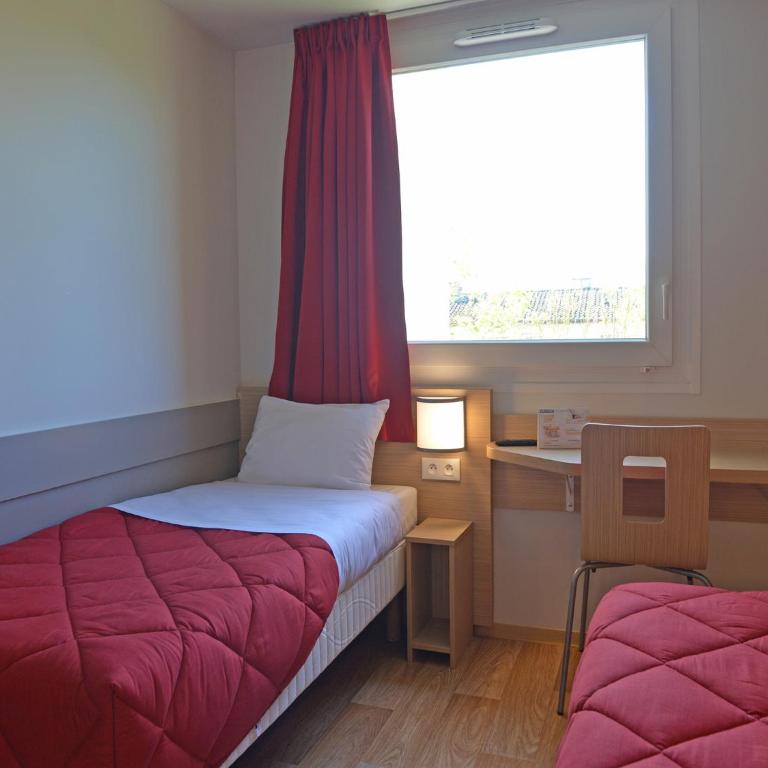 Premiere Classe Reims Nord - Bétheny - Chambre Familiale Standard avec Lit Double et 3 Lits Simples - 8