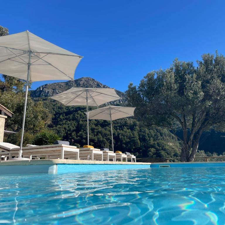 Villa-Monti Luxury Villa with Private Pool, Fully Air Conditioned Bedrooms, 5 Star Superhosts! - Villa 3 Chambres - 2