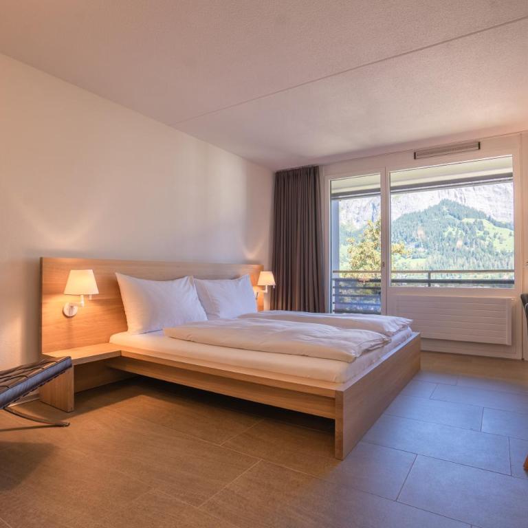 Hotel des Alpes - Superior Doppelzimmer mit Balkon und Zugang zu Innenpool und Sauna - 1