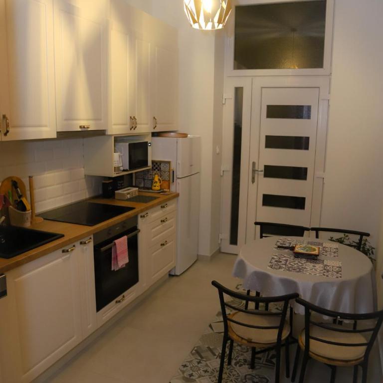 Plaza del Oriente Old Town - Two-Bedroom Deluxe Apartment - 12