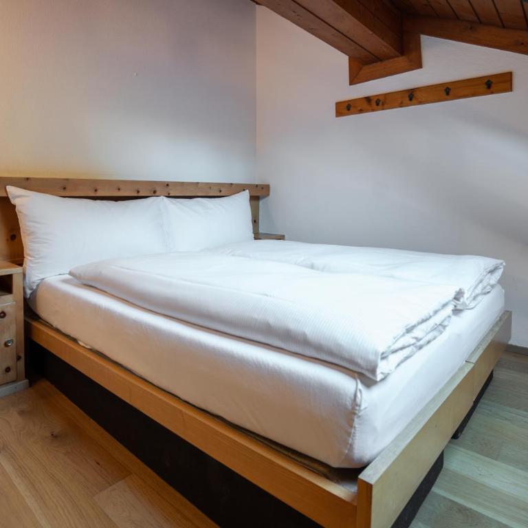 Hotel des Alpes - Superior Maisonette-Zimmer mit Balkon sowie Zugang zum Innenpool und zur Sauna - 3