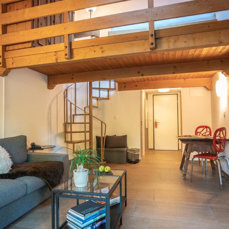 Hotel des Alpes - Superior Maisonette-Zimmer mit Balkon sowie Zugang zum Innenpool und zur Sauna - 2