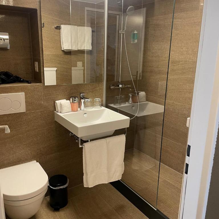 Hotel des Alpes - Superior Maisonette-Zimmer mit Balkon sowie Zugang zum Innenpool und zur Sauna - 5