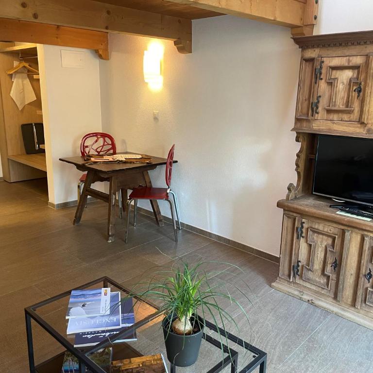 Hotel des Alpes - Superior Maisonette-Zimmer mit Balkon sowie Zugang zum Innenpool und zur Sauna - 4