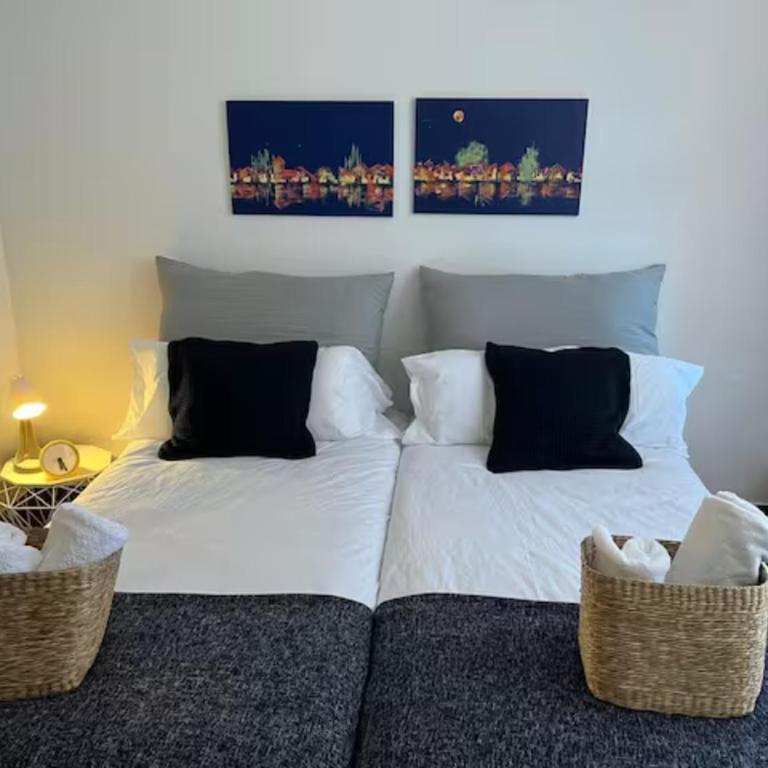 City Central 120m By Sleep In Bilbao - Three-Bedroom Apartment - 9