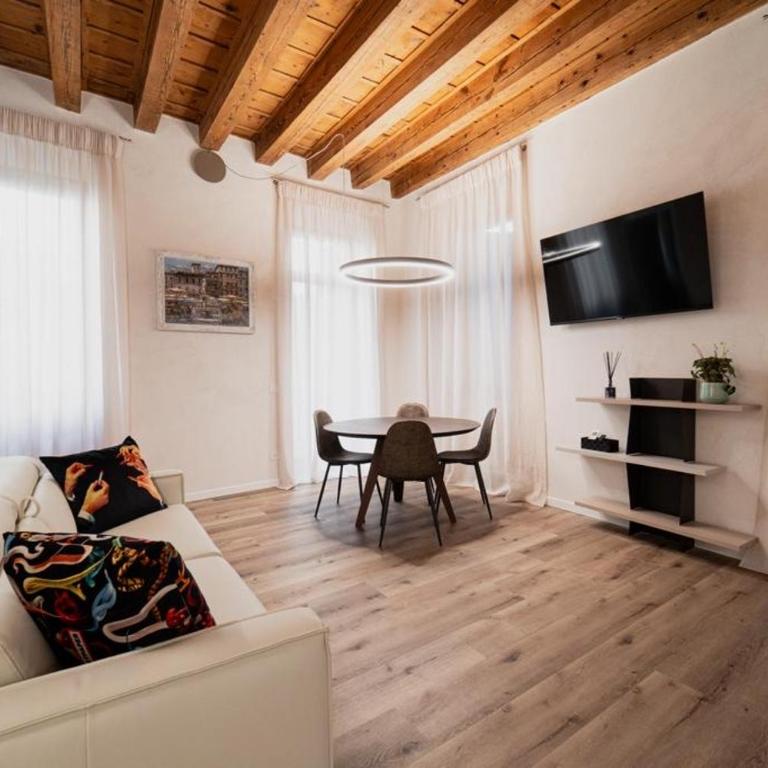 FLORES HOME - One-Bedroom Apartment - 9