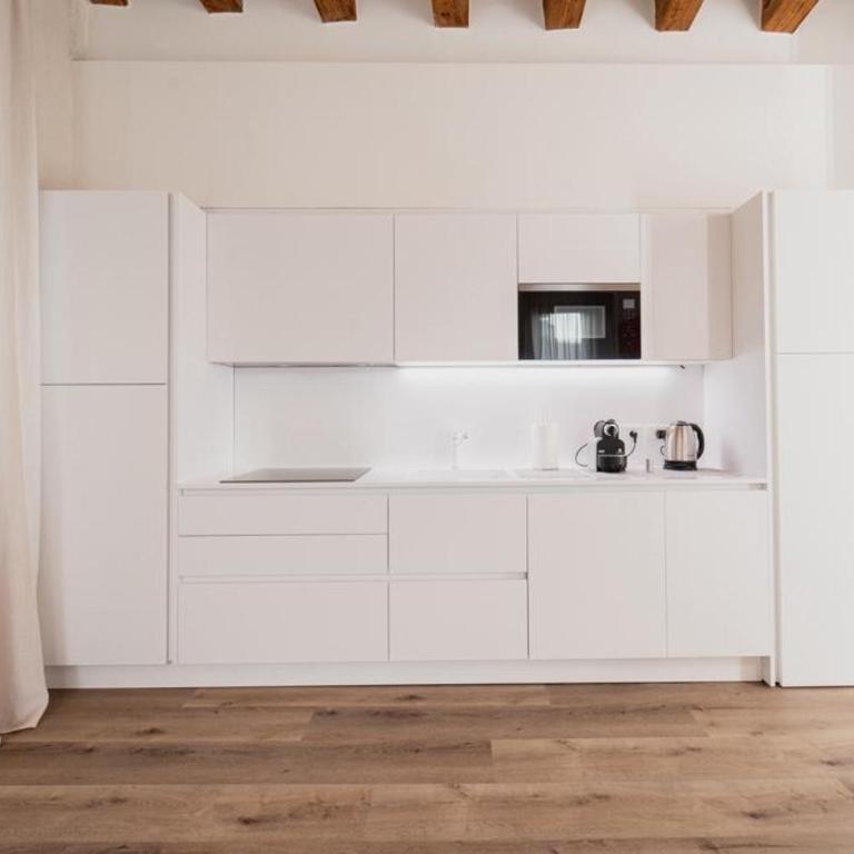FLORES HOME - One-Bedroom Apartment - 10