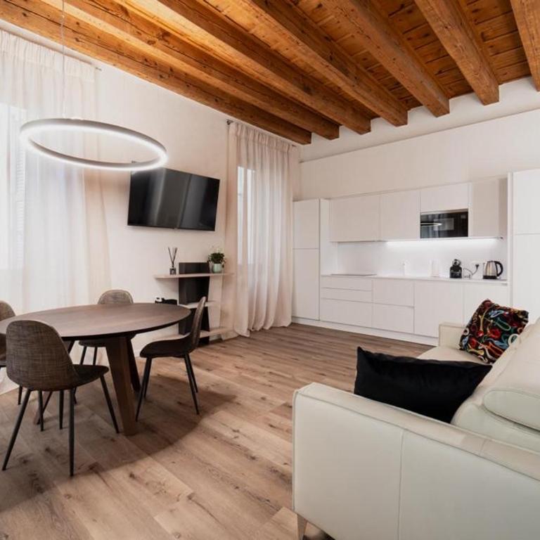 FLORES HOME - One-Bedroom Apartment - 6
