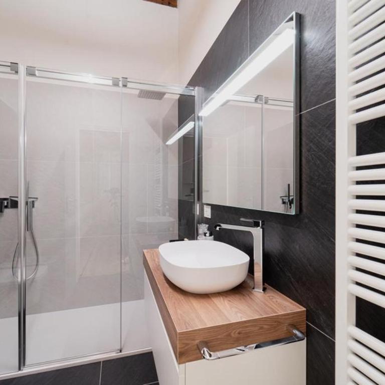 FLORES HOME - One-Bedroom Apartment - 12