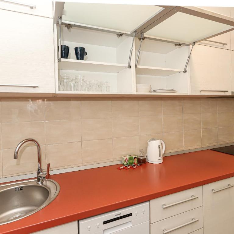 Fortuna - cozy studio to relax Novi Beograd, parking 5 eur per day - Studio Apartman s Balkonom - 5