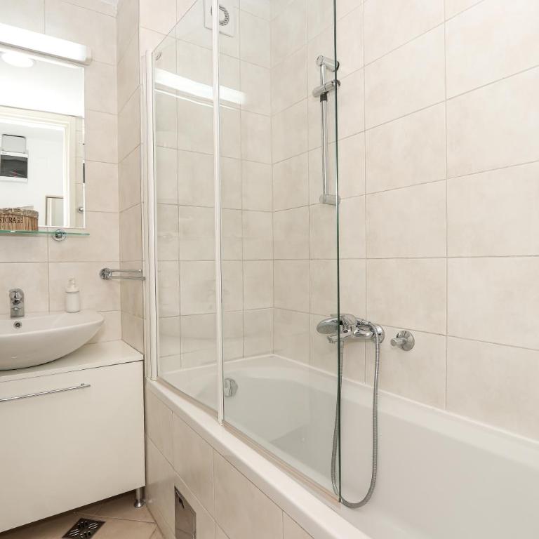 Fortuna - cozy studio to relax Novi Beograd, parking 5 eur per day - Studio Apartman s Balkonom - 12