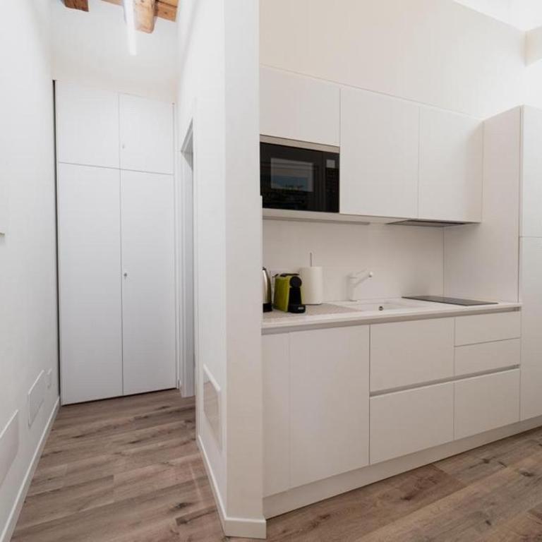FLORES HOME - One-Bedroom Apartment - 3