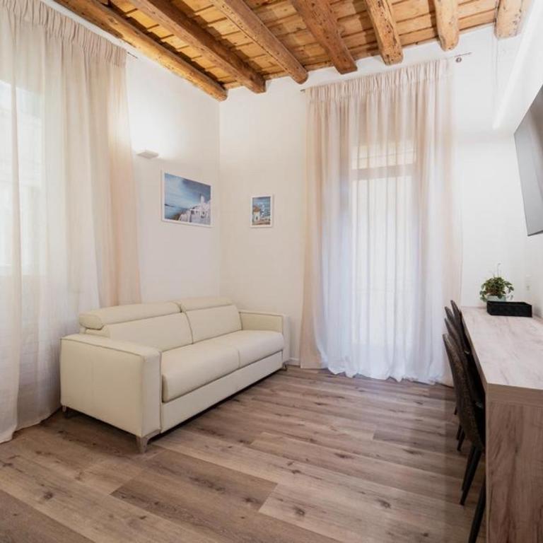 FLORES HOME - One-Bedroom Apartment - 6
