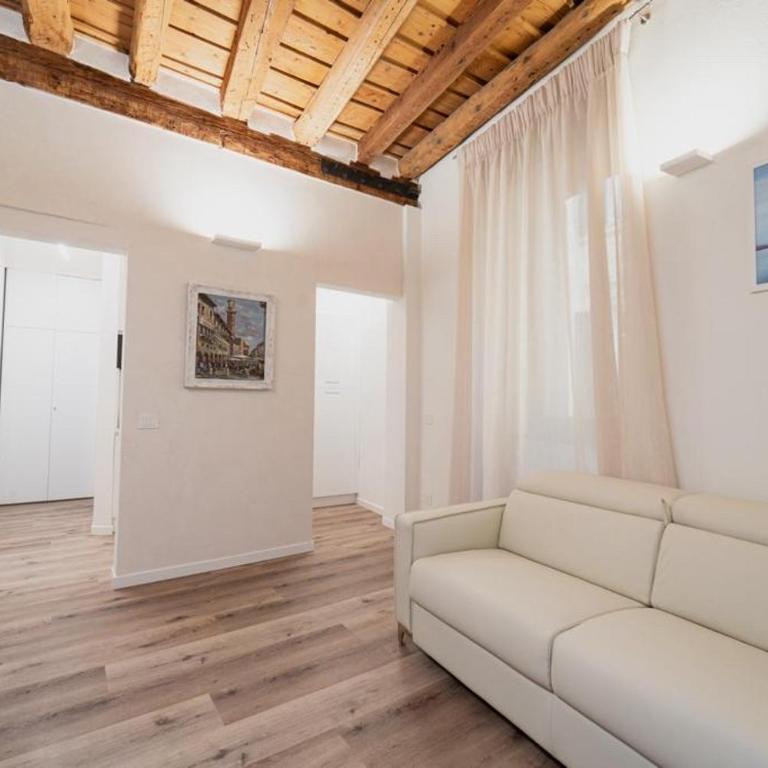 FLORES HOME - One-Bedroom Apartment - 4