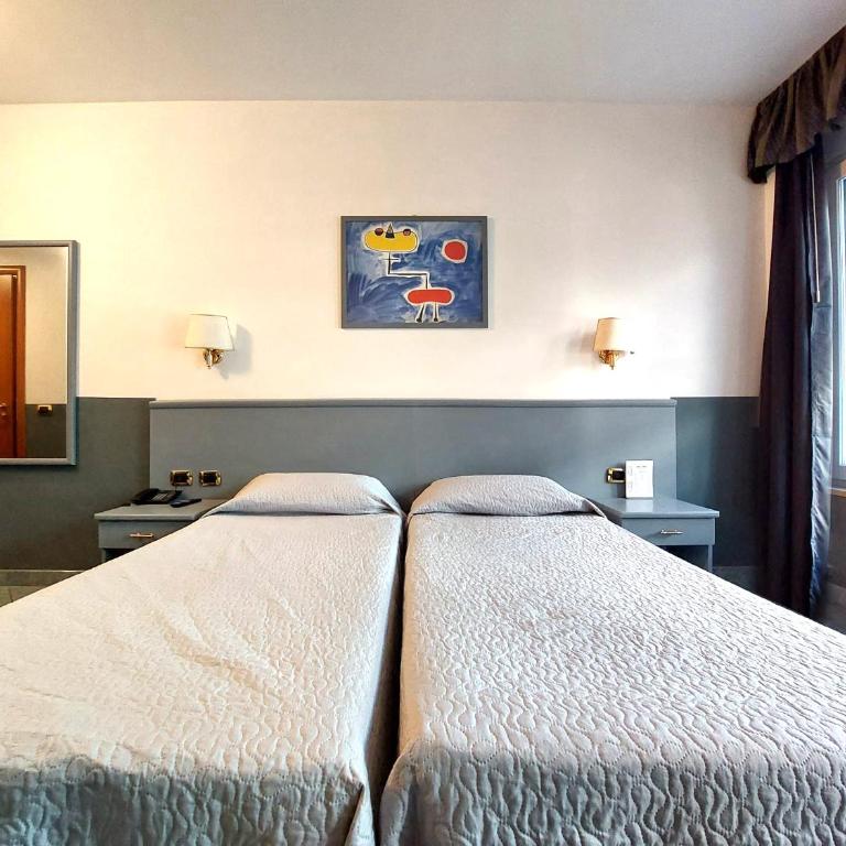 Hotel Vitruvio - Camera Doppia con Letti Singoli - 3
