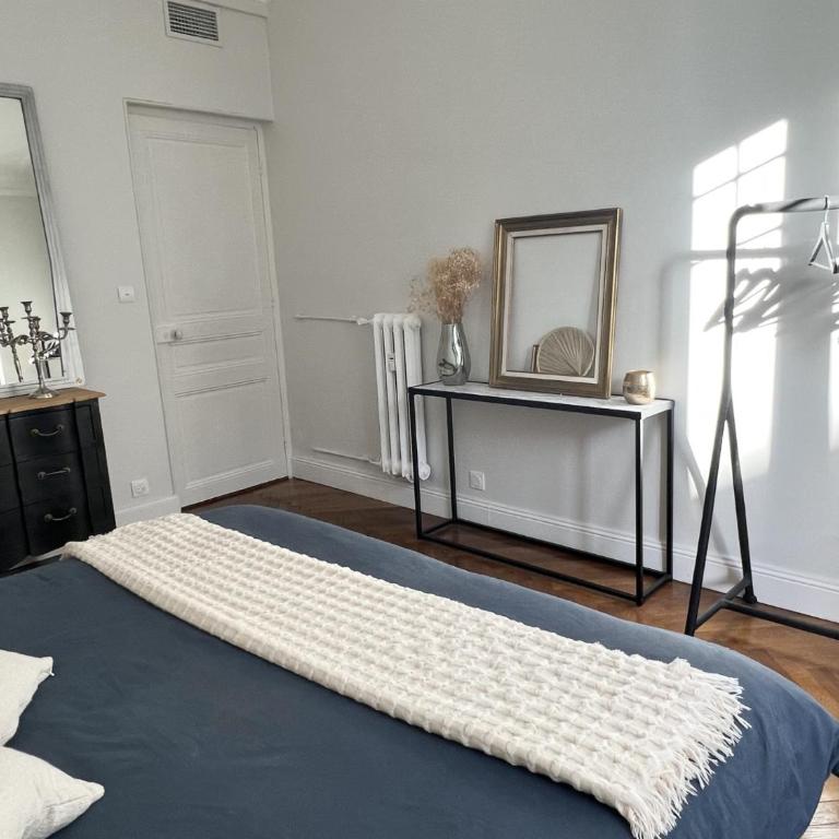 Luxueux Appartement 115m2, 3 Chambres centre ville avec parking à 5 min plage -climatisation - Appartement 3 Chambres - 17