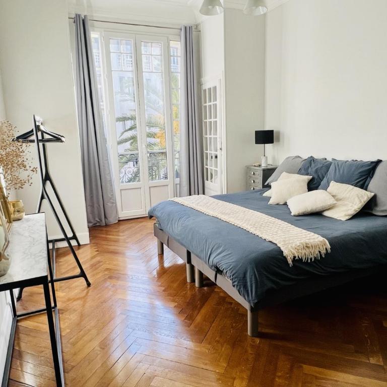 Luxueux Appartement 115m2, 3 Chambres centre ville avec parking à 5 min plage -climatisation - Appartement 3 Chambres - 18