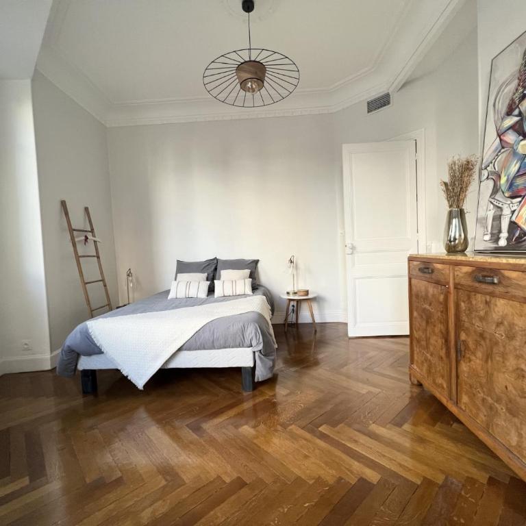 Luxueux Appartement 115m2, 3 Chambres centre ville avec parking à 5 min plage -climatisation - Appartement 3 Chambres - 14